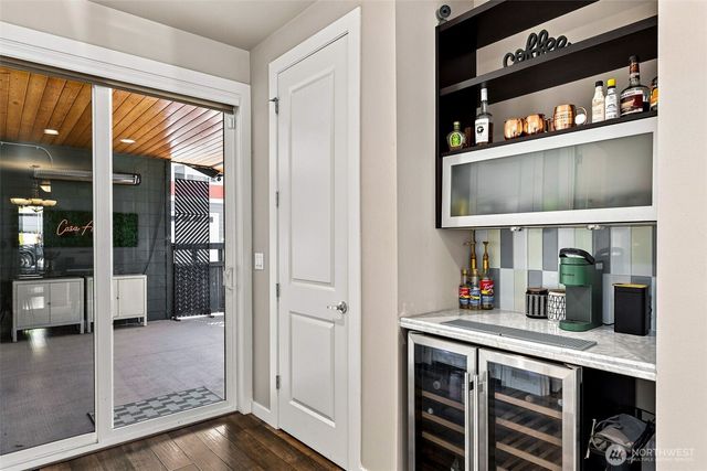 831 SW 96th Place, Seattle, WA 98106