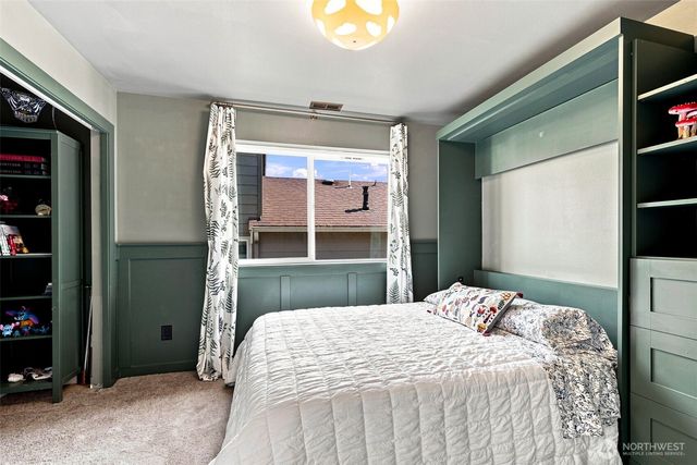 831 SW 96th Place, Seattle, WA 98106