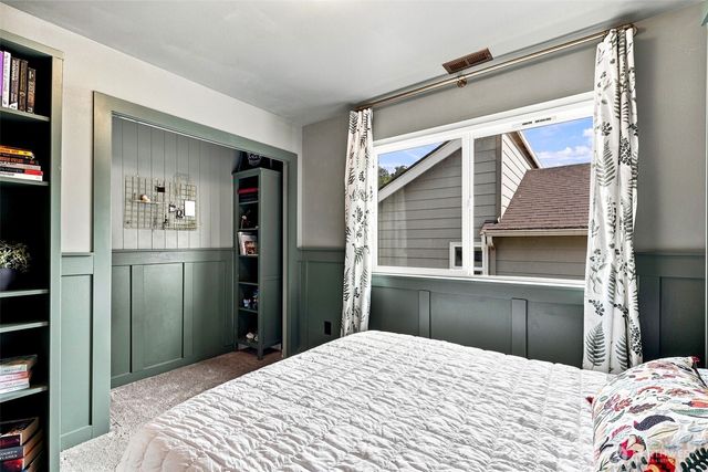 831 SW 96th Place, Seattle, WA 98106