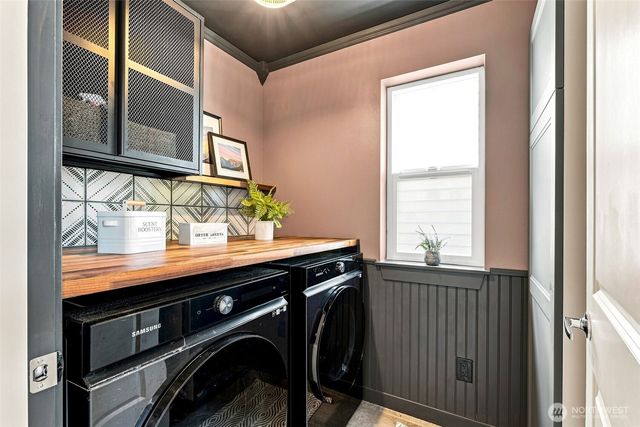 831 SW 96th Place, Seattle, WA 98106