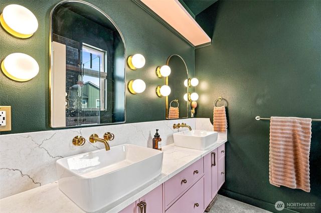 831 SW 96th Place, Seattle, WA 98106