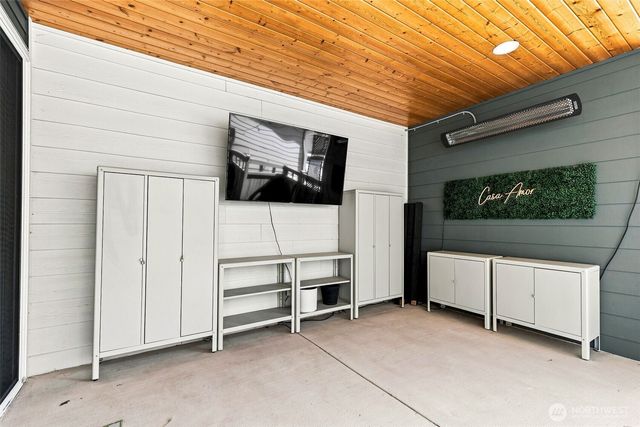 831 SW 96th Place, Seattle, WA 98106