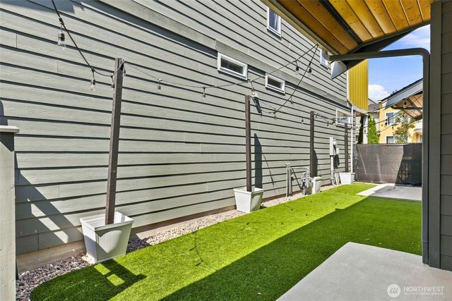 831 SW 96th Place, Seattle, WA 98106