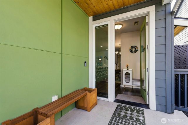831 SW 96th Place, Seattle, WA 98106