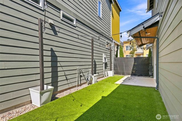831 SW 96th Place, Seattle, WA 98106