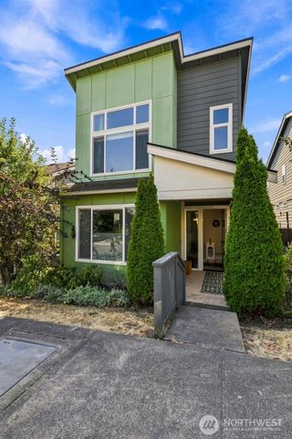 831 SW 96th Place, Seattle, WA 98106