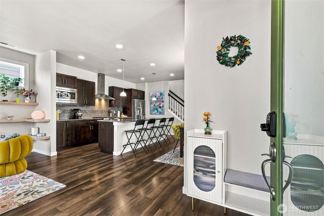 831 SW 96th Place, Seattle, WA 98106