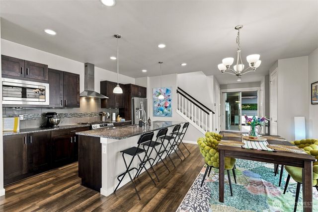 831 SW 96th Place, Seattle, WA 98106