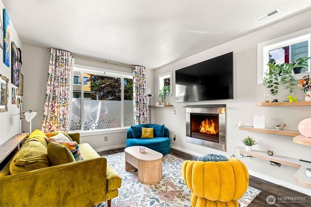 831 SW 96th Place, Seattle, WA 98106