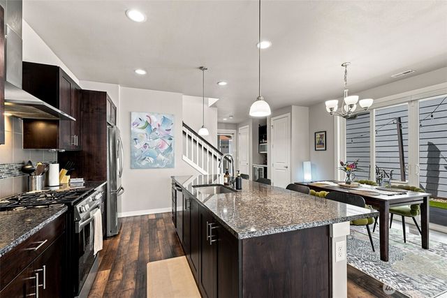 831 SW 96th Place, Seattle, WA 98106