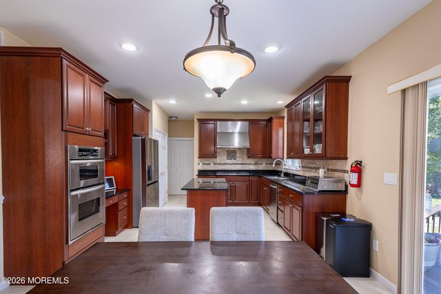 28 Tall Oaks Drive, Monroe, NJ 08831