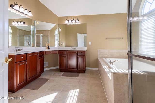 28 Tall Oaks Drive, Monroe, NJ 08831