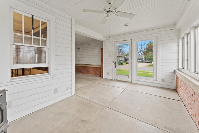 501 E 6th ST, Cameron, TX 76520