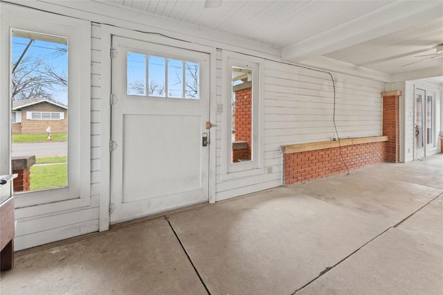 501 E 6th ST, Cameron, TX 76520