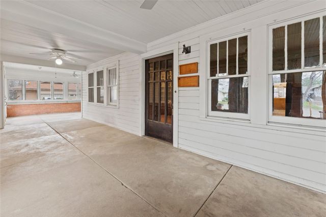 501 E 6th ST, Cameron, TX 76520