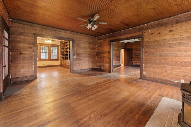 501 E 6th ST, Cameron, TX 76520