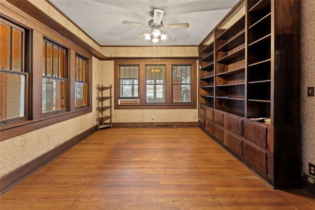 501 E 6th ST, Cameron, TX 76520