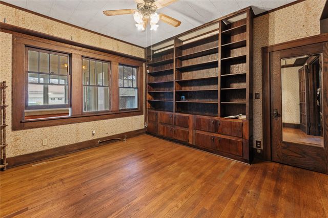 501 E 6th ST, Cameron, TX 76520