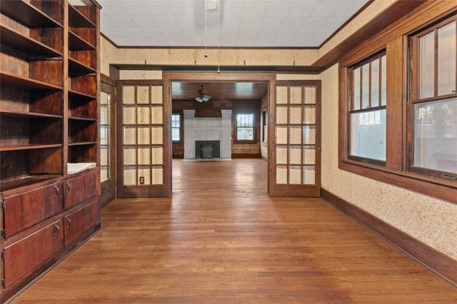 501 E 6th ST, Cameron, TX 76520