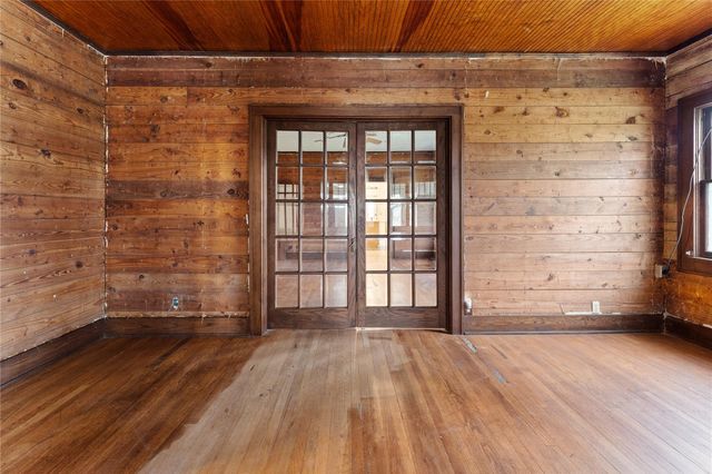 501 E 6th ST, Cameron, TX 76520