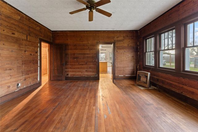 501 E 6th ST, Cameron, TX 76520