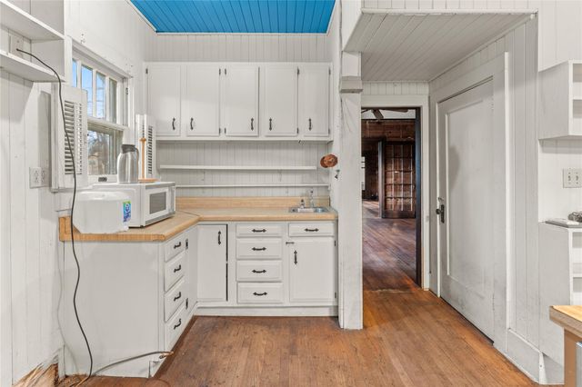 501 E 6th ST, Cameron, TX 76520