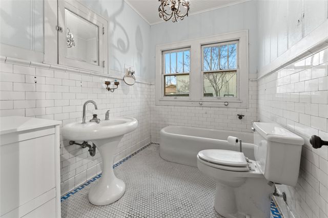 501 E 6th ST, Cameron, TX 76520