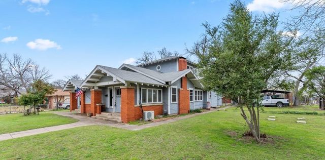 501 E 6th ST, Cameron, TX 76520