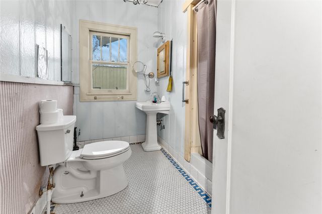 501 E 6th ST, Cameron, TX 76520