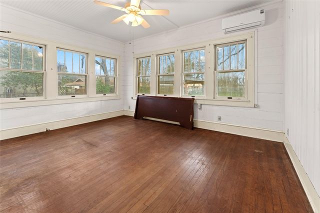 501 E 6th ST, Cameron, TX 76520