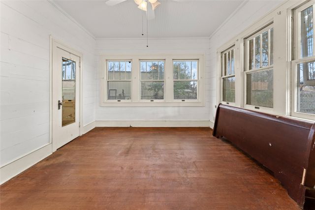 501 E 6th ST, Cameron, TX 76520