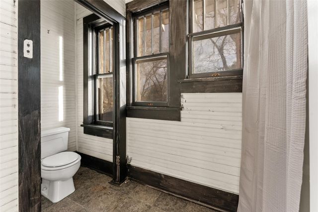 501 E 6th ST, Cameron, TX 76520