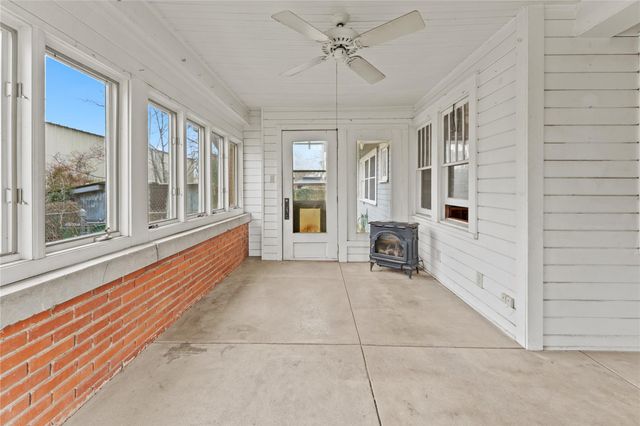 501 E 6th ST, Cameron, TX 76520