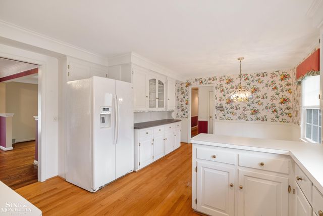 72 S Duval Road, Grosse Pointe Shores, MI 48236