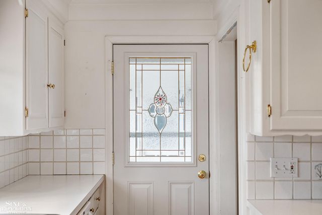 72 S Duval Road, Grosse Pointe Shores, MI 48236