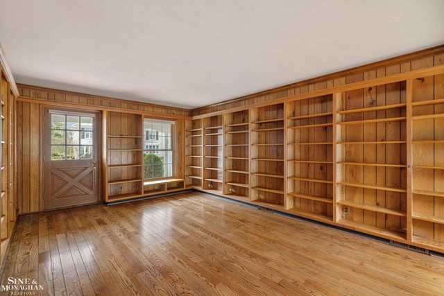 72 S Duval Road, Grosse Pointe Shores, MI 48236