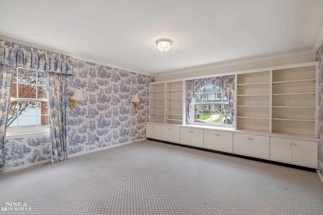 72 S Duval Road, Grosse Pointe Shores, MI 48236
