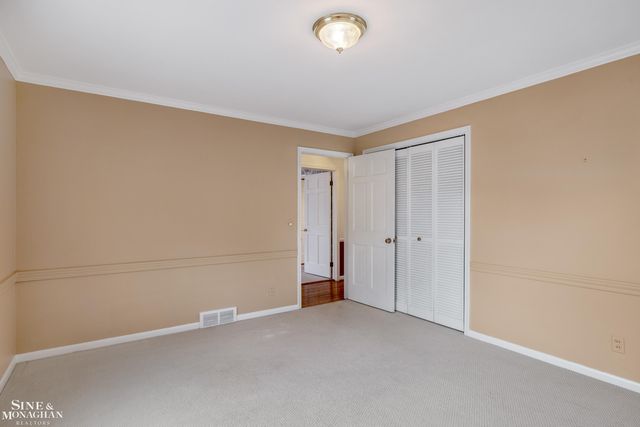 72 S Duval Road, Grosse Pointe Shores, MI 48236