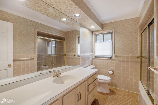 72 S Duval Road, Grosse Pointe Shores, MI 48236