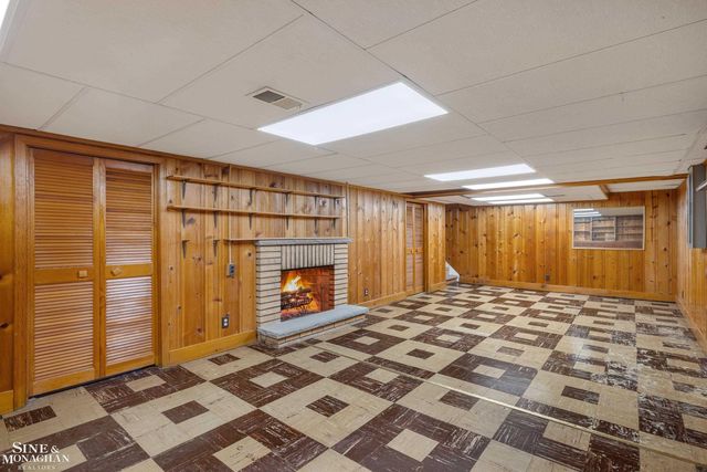 72 S Duval Road, Grosse Pointe Shores, MI 48236