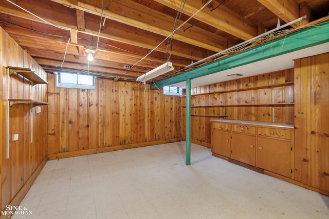 72 S Duval Road, Grosse Pointe Shores, MI 48236