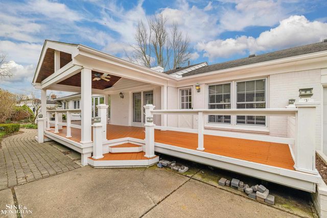 72 S Duval Road, Grosse Pointe Shores, MI 48236