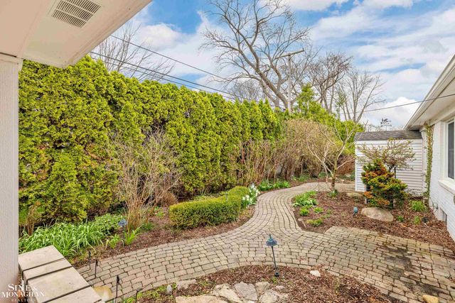 72 S Duval Road, Grosse Pointe Shores, MI 48236