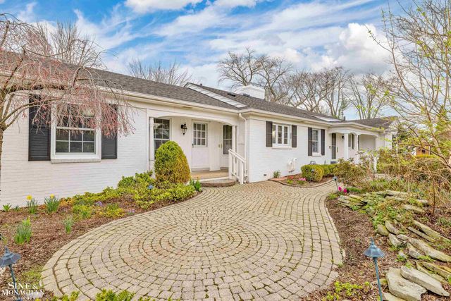 72 S Duval Road, Grosse Pointe Shores, MI 48236