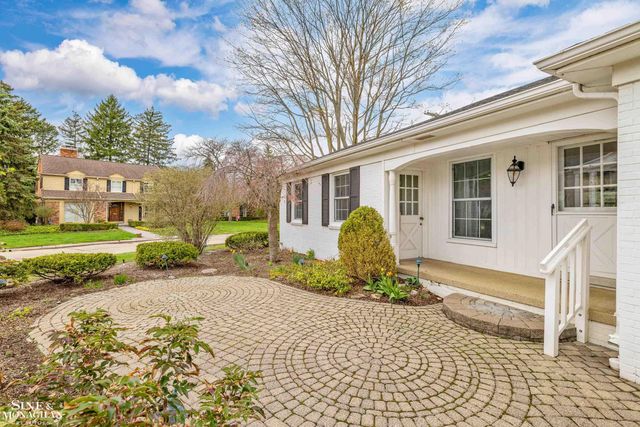 72 S Duval Road, Grosse Pointe Shores, MI 48236