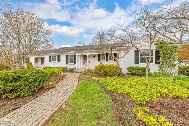 72 S Duval Road, Grosse Pointe Shores, MI 48236