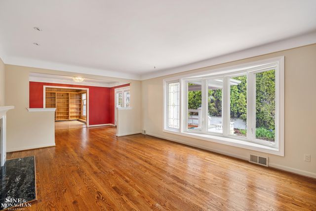 72 S Duval Road, Grosse Pointe Shores, MI 48236