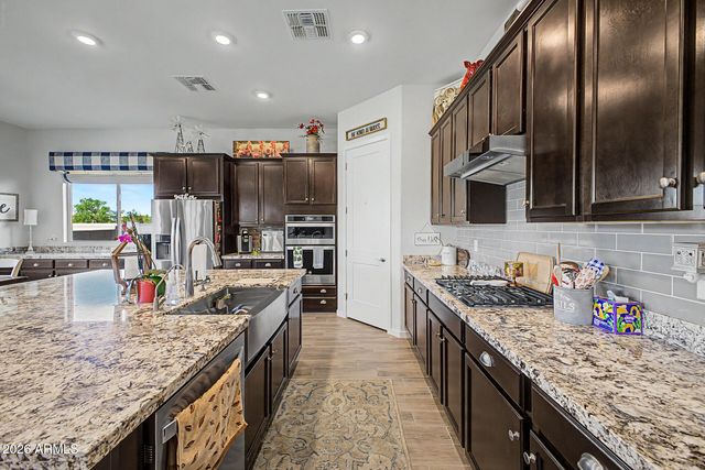 17232 W ECHO Lane, Waddell, AZ 85355