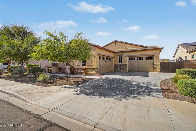 17232 W ECHO Lane, Waddell, AZ 85355