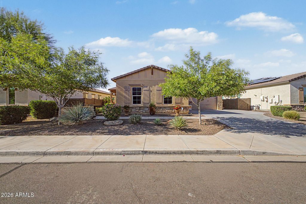 17232 W ECHO Lane, Waddell, AZ 85355